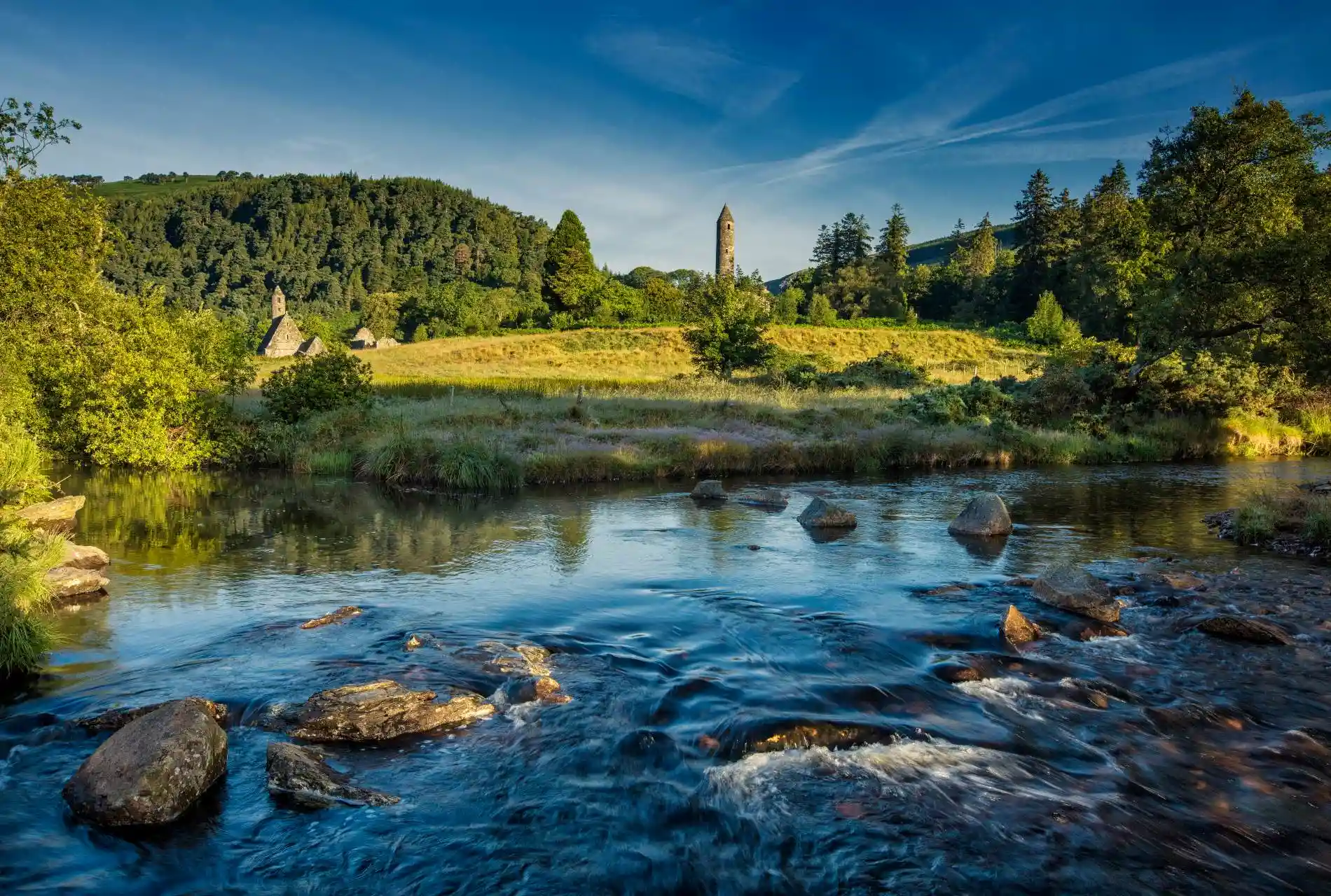 Circondato da un'incredibile bellezza naturale, è facile capire perché i primi coloni cristiani scelsero il Glendalough  per 