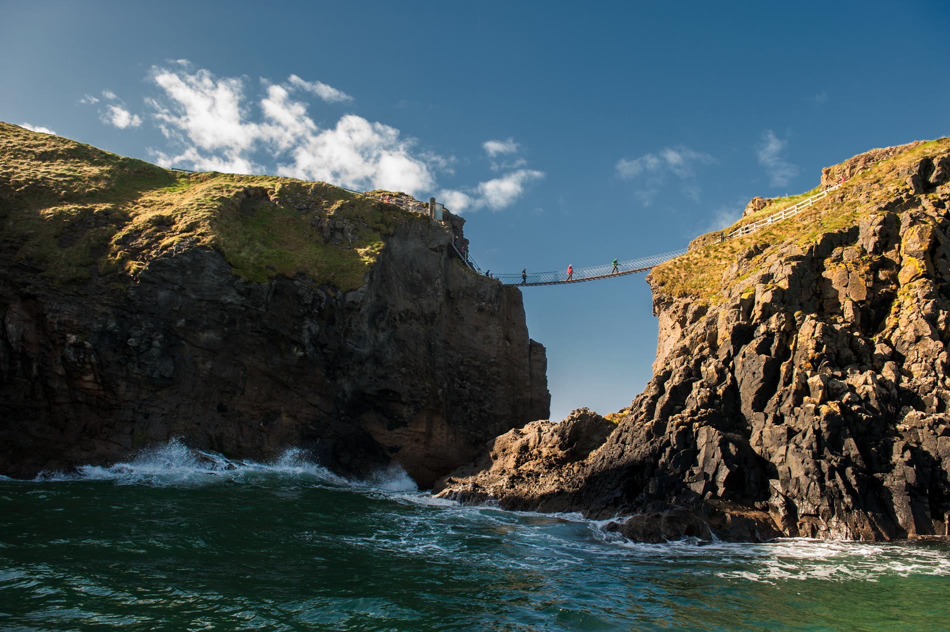 File:The rope bridge at Carrick-a-Rede.jpg - Wikimedia Commons