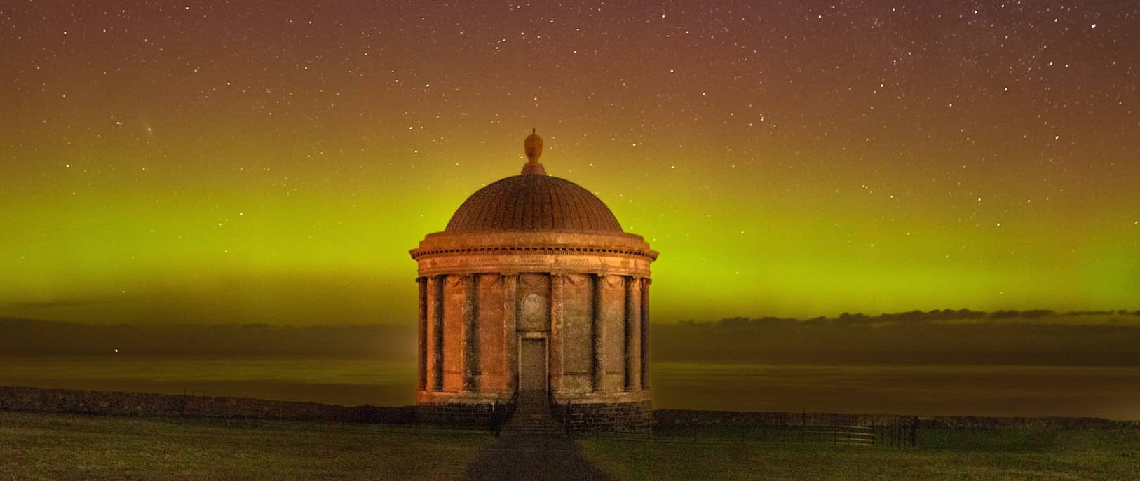 homepage-stargazing-mussenden-temple-londonderry