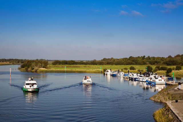 small-Cruisers_at_Shannon_Bridge-L