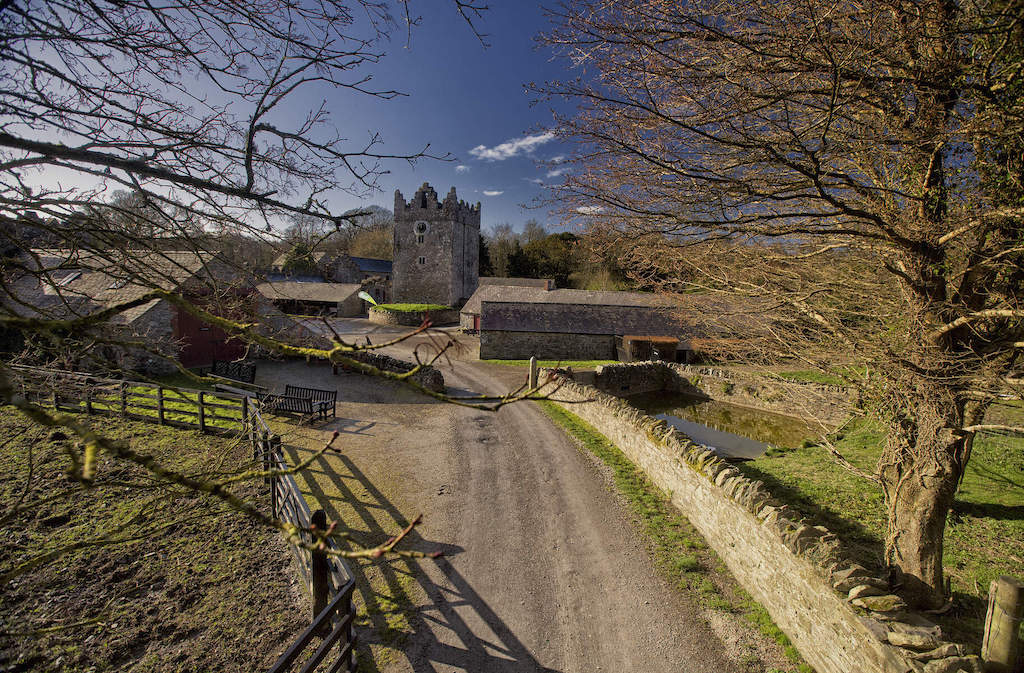 Game of Thrones - Castle Ward_Winterfell_web-size_2500x1200px