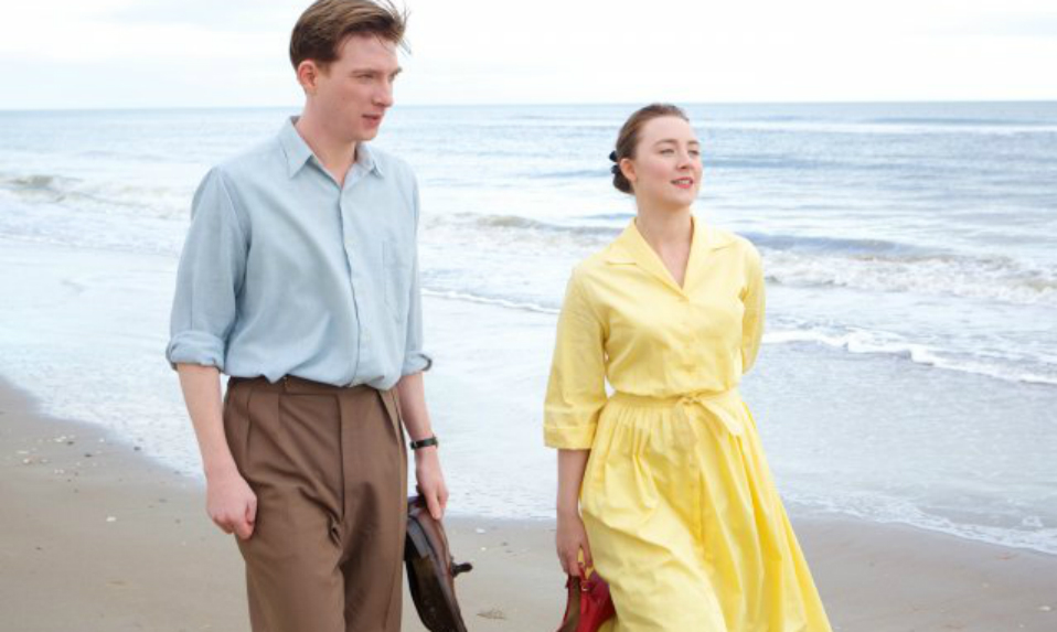 Saorise-ronan-Domhnall-Gleeson-Brooklyn-Curracloe-Strand-scene