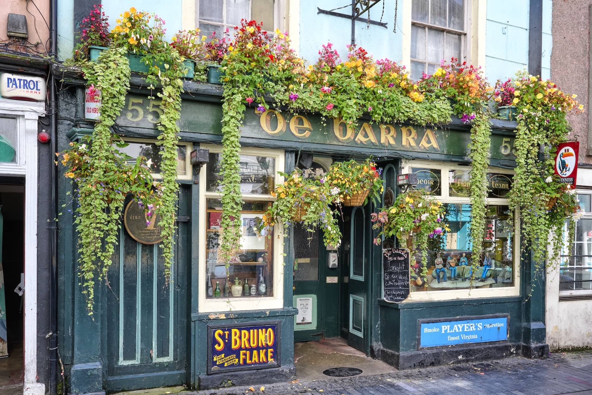 De Barra’s pub exterior in Clonakilty, West Cork, with colourful flowers and traditional Irish façade.