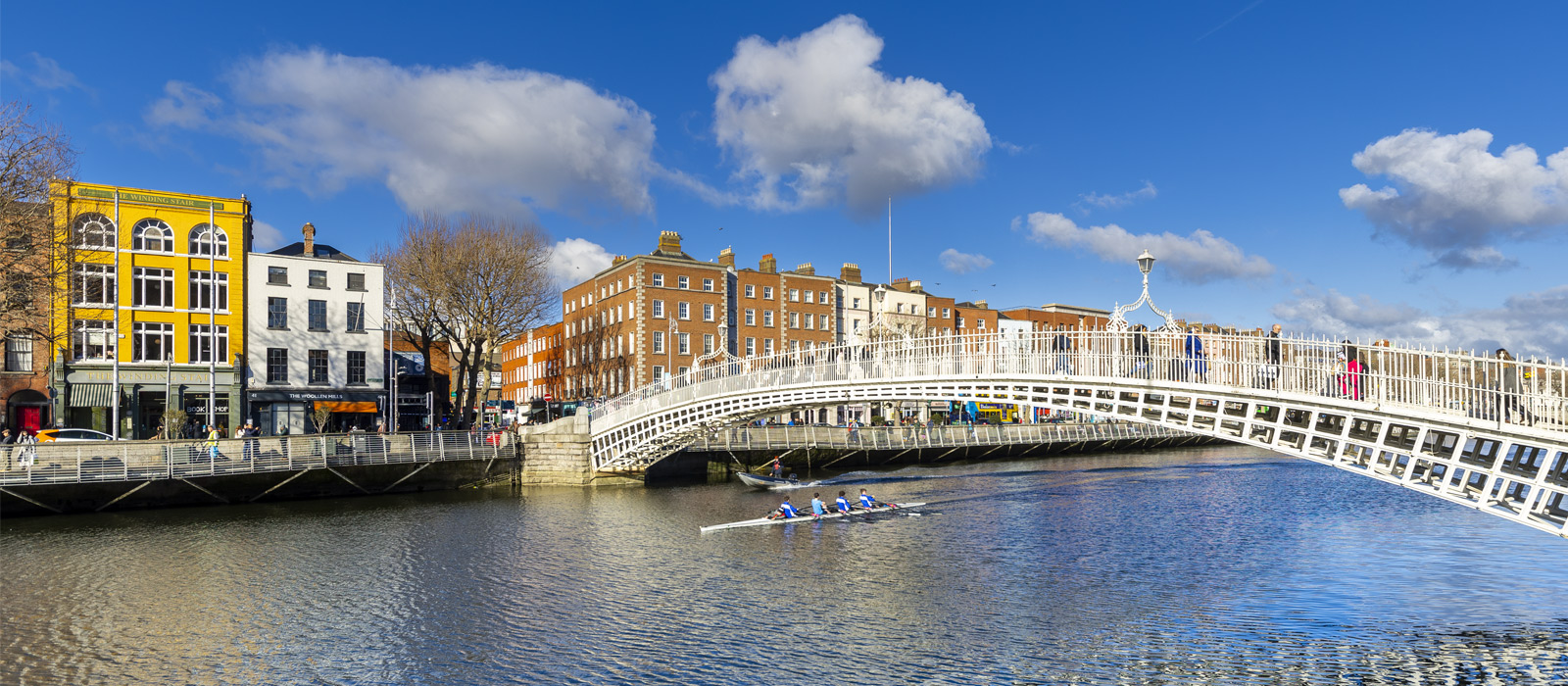 hapenny_bridge_kayakers_river_liffey