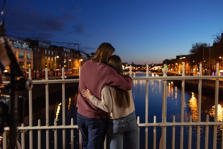 Couple embrace Hapenny Dublin