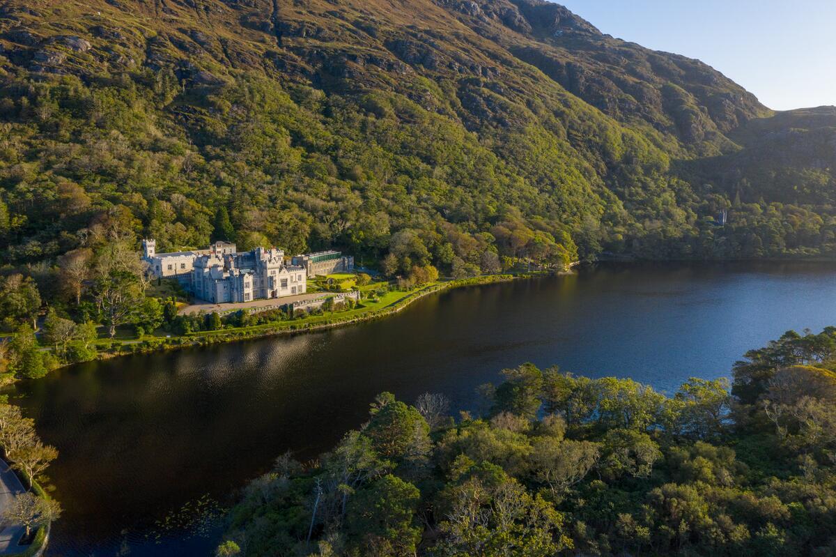 Kylemore Abbey Co GalwayTI72M4R