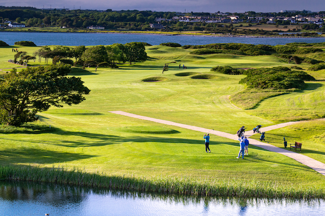 Galway Bay June 2019 10 balcony 3 golfers 5970