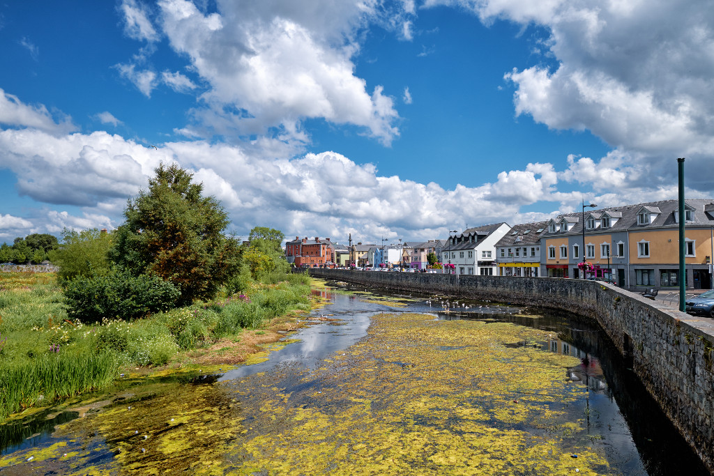 little-town-ennis-the-outing-inset-7