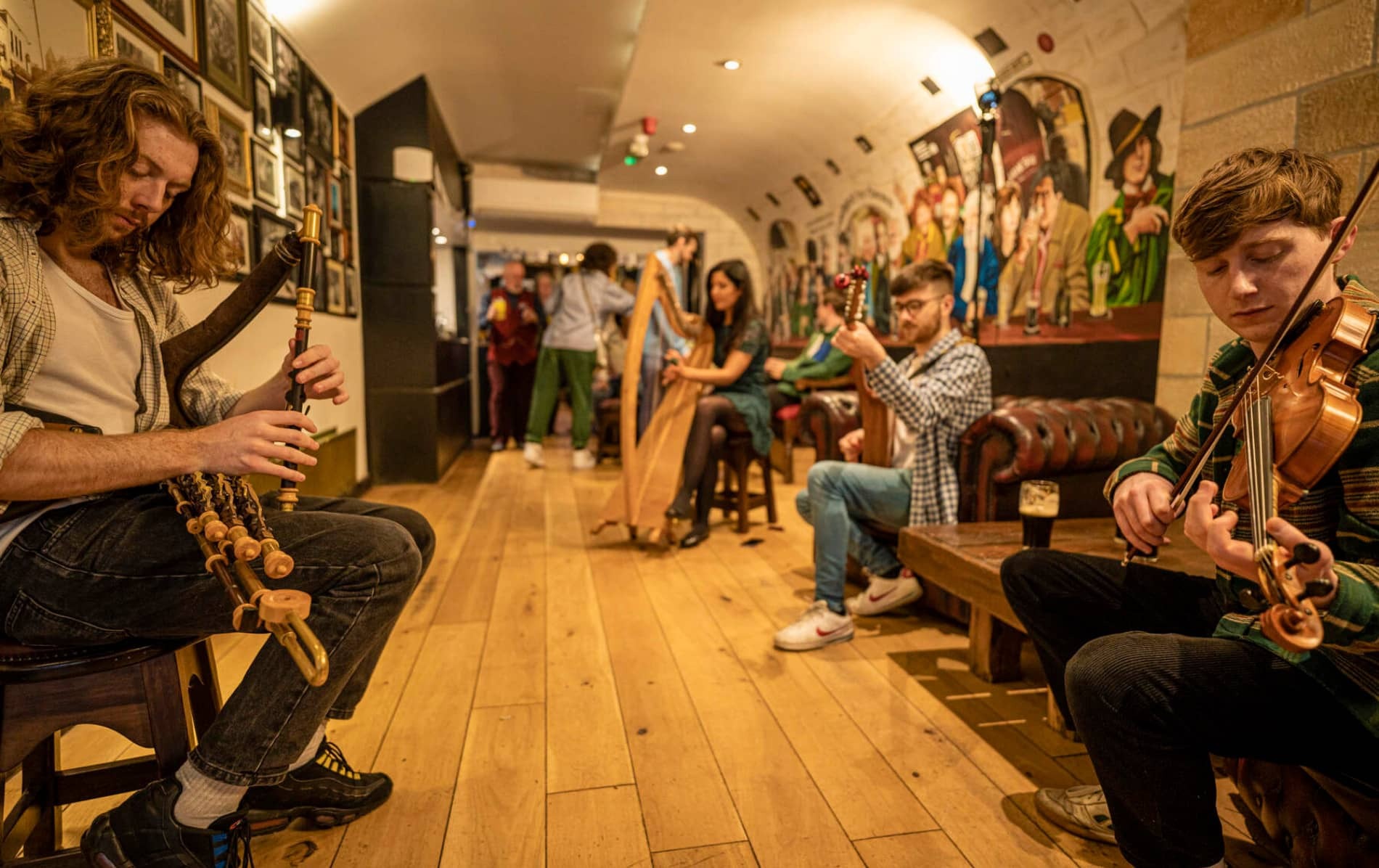 Explore Dublin's traditional Irish music scene - Lonely Planet