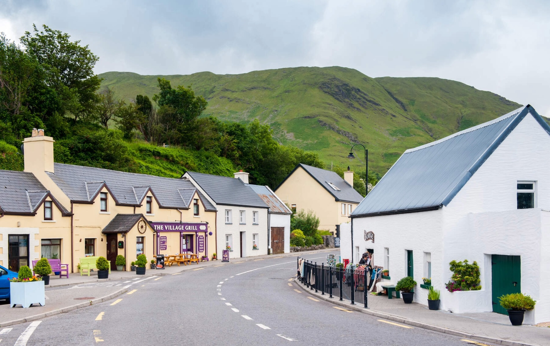 car-free-connemara-and-kylemore-abbey-leenane-county-galway-image2-v1