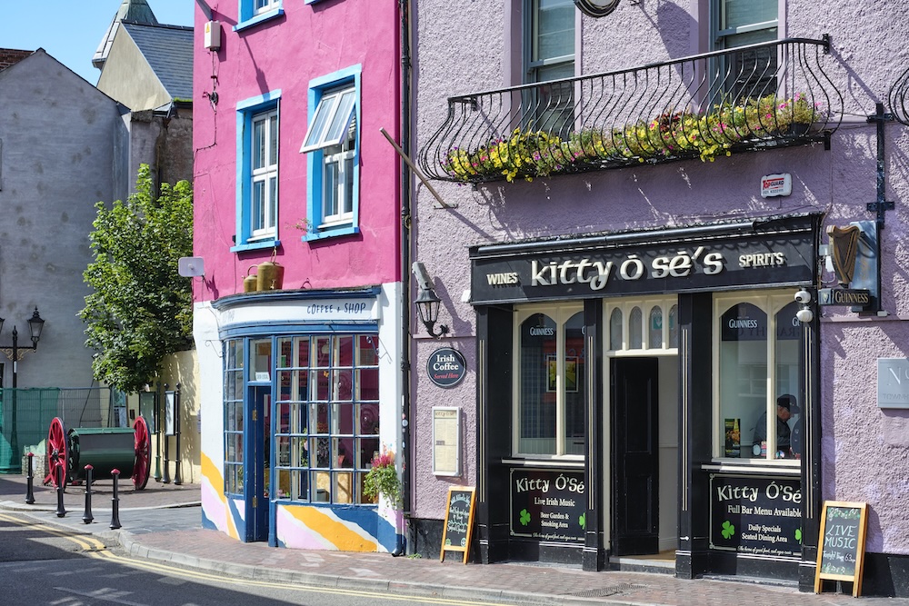 Colourful buildings and Kitty O’Sé’s pub on a street in Kinsale, County Cork.