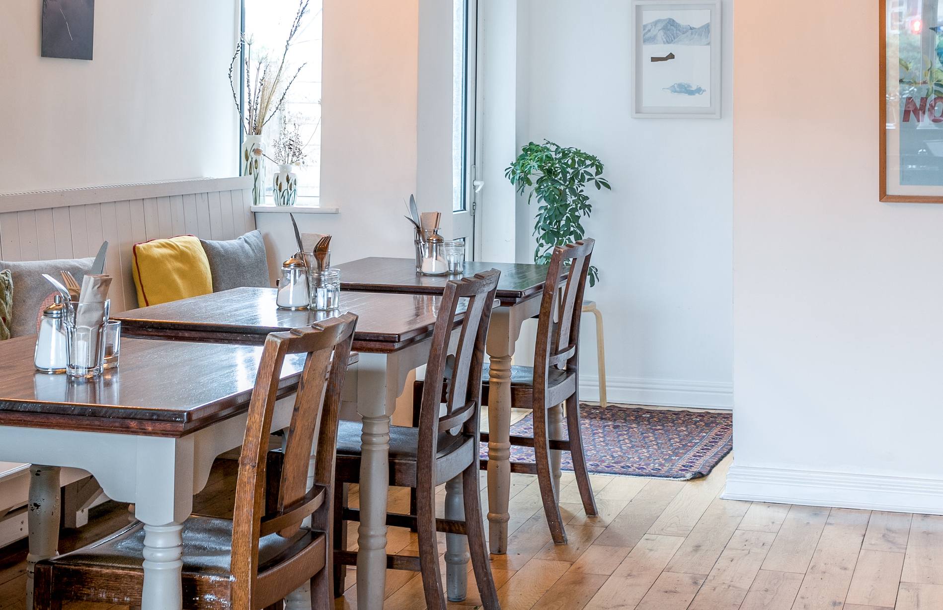 Stay-bnb-the-stop-DiningRoom-bg-cms