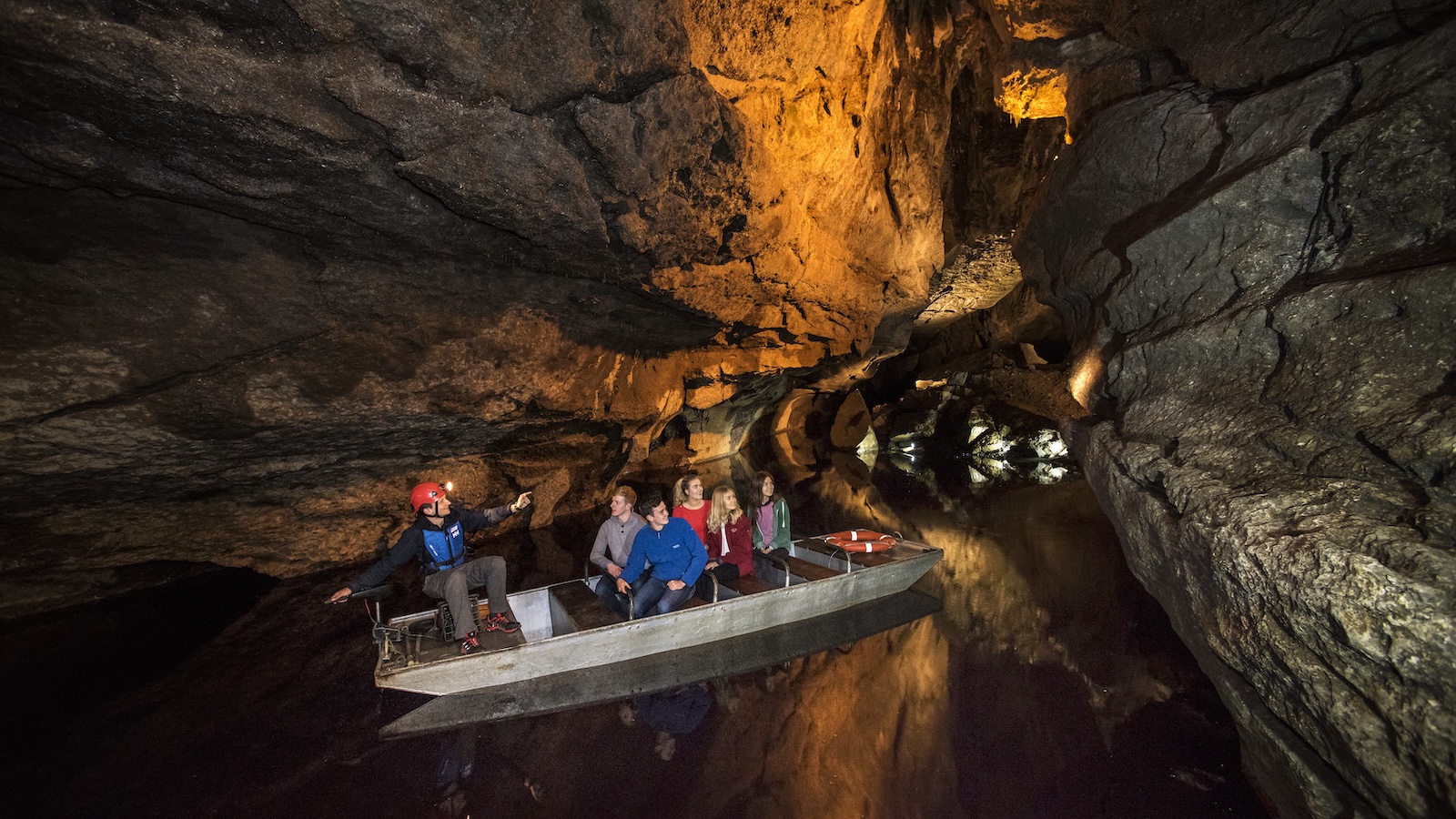 Geführte Bootsfahrt durch die Marble Arch Caves, Grafschaft Fermanagh.