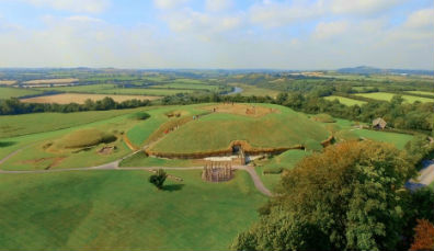 Vista aérea del complejo de tumbas prehistóricas de Brú na Bóinne, Meath.