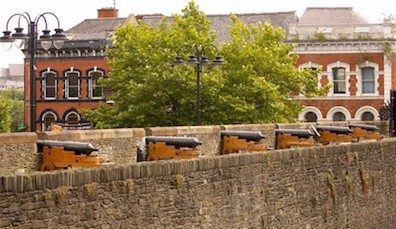 Derry_Londonderry_Walls_we-rec