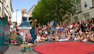 irelands-ancient-east-festivals-spraoi