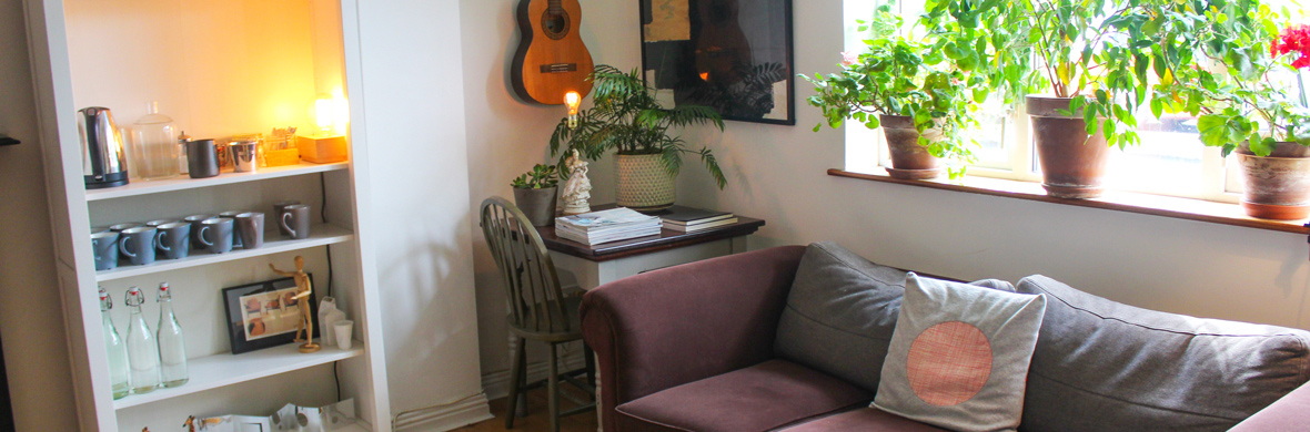 stay-in-bnb-lounge-strip