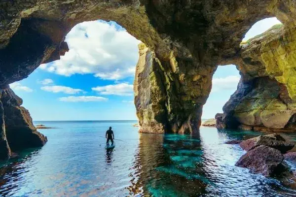 Tour romántico en paddleboard por cuevas