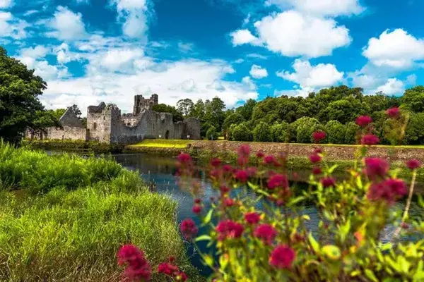 Last Minute Deals&colon; Travel Soon and Save&excl;