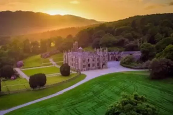 S&eacute;journez au ch&acirc;teau de Narrow Water&period;