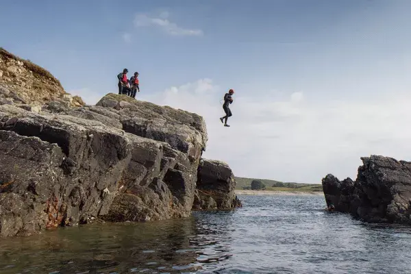 Verblijf in een kasteel en beleef coasteering
