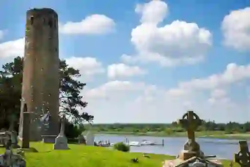 Clonmacnoise Round Tower Clonmacnoise Shannonbridge Athlone Co Offalywebsize2500x1200px