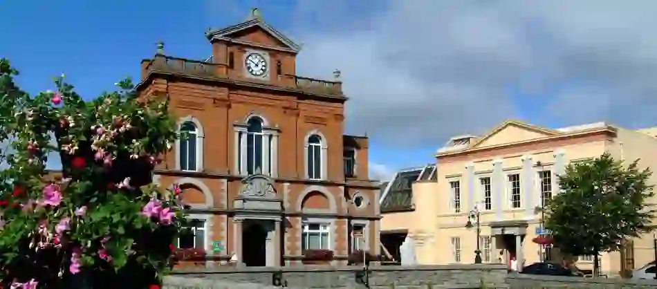 newry-town-hall-county-down-flowers-2