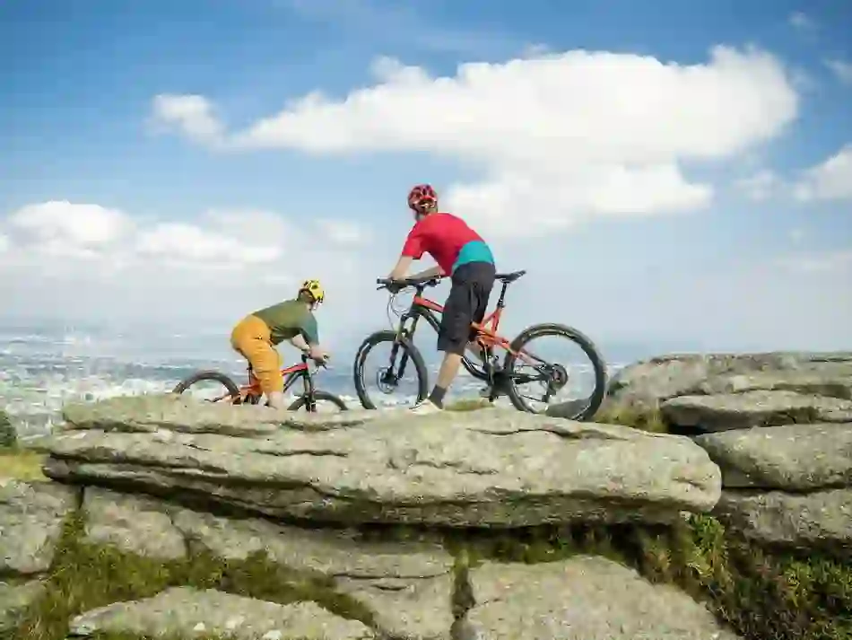 cyclists-in-dublin-mountains