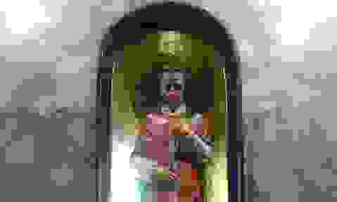 Valentine statue