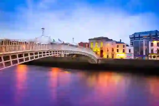 Ha'penny Bridge, Dublin city © Shutterstock 