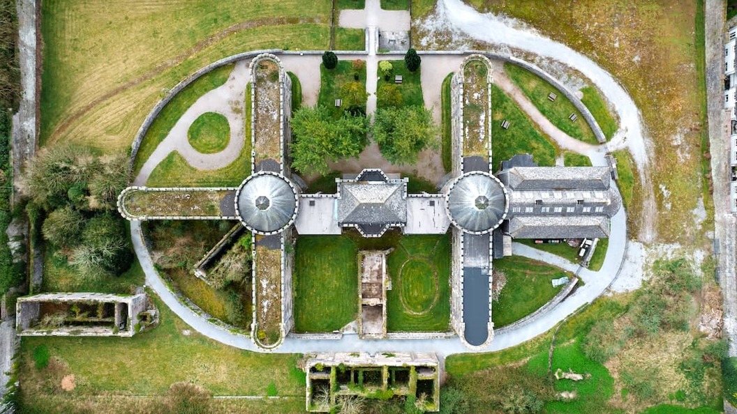 Cork City Gaol aerial view, historic prison with symmetrical layout and surrounding green grounds.