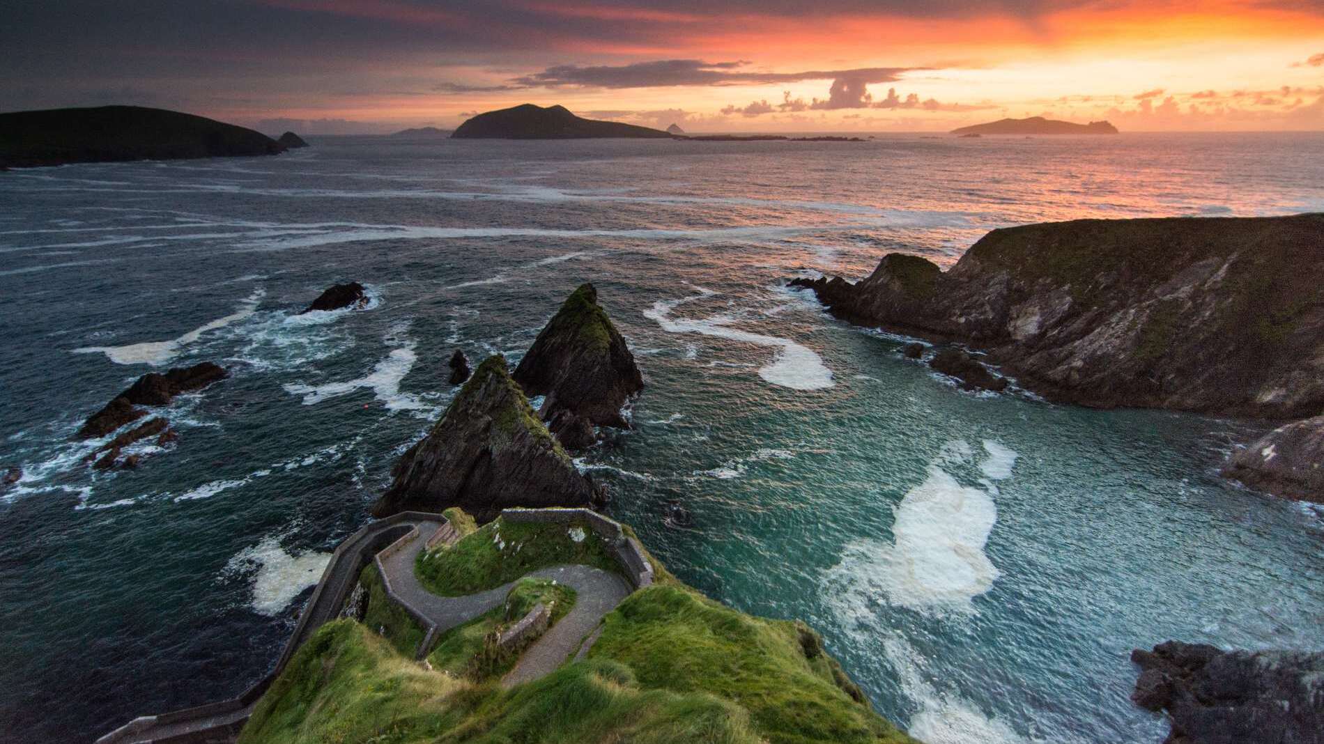 A narrow winding path leads down the cliffs at Dunquin on the Dingle Peninsula © Shutterstock
