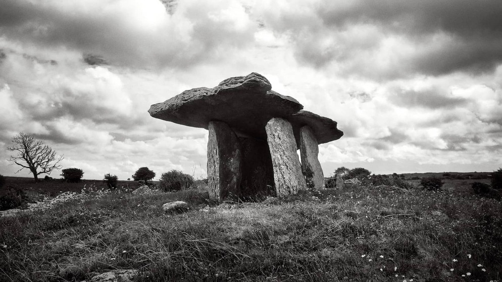halloween-landing-poulnabrone-clare-bg