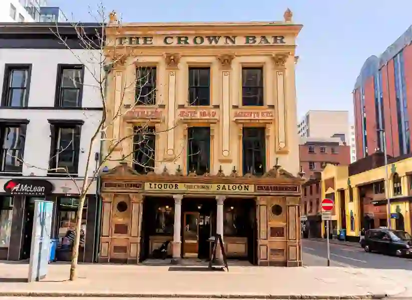 the-crown-liquor-saloon-belfast-outside