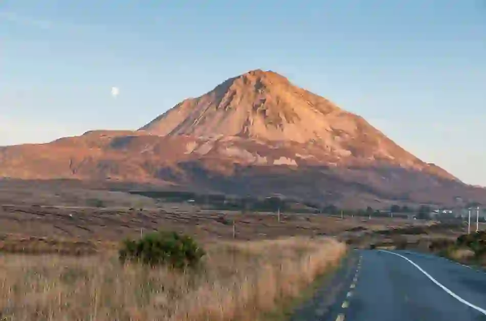 donegal-wild-beauty-errigal-pink