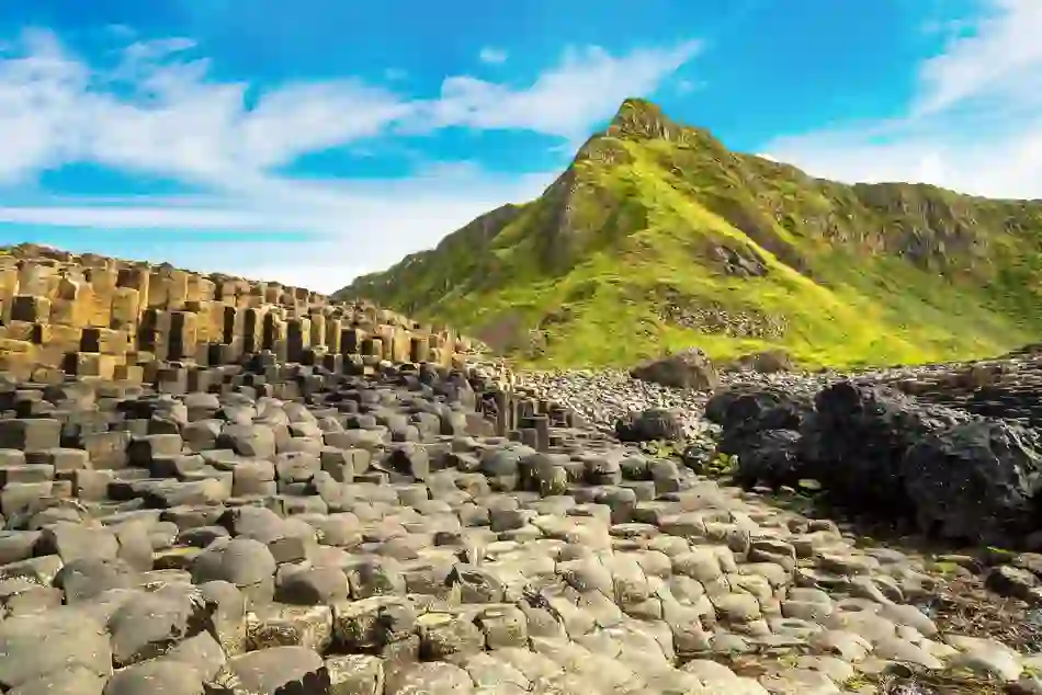 Giant's Causeway in a beautiful summer day, Northern Ireland. ⒸShutterstock