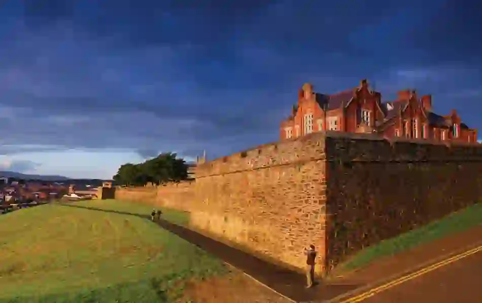 freethingsderry-citywalls