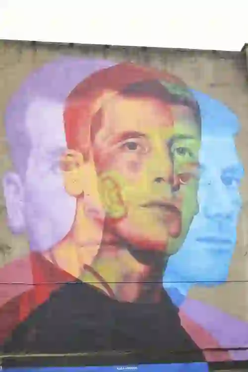 belfaststreetart-colourfulman
