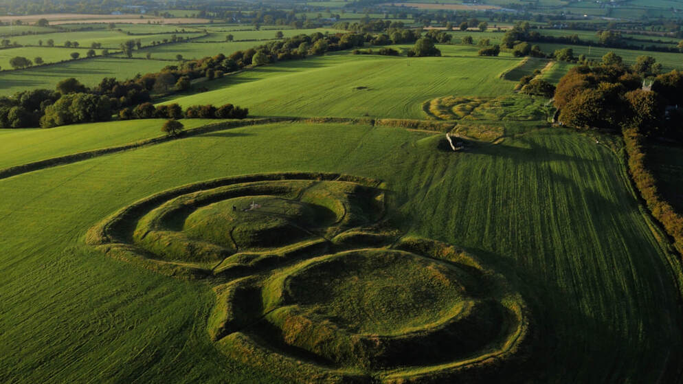 Luftbild des antiken Hügels von Tara ringfort in der Grafschaft Meath, Irland.