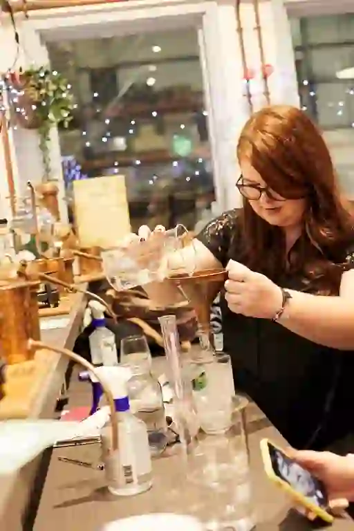 listoke-gin-school-inset-11