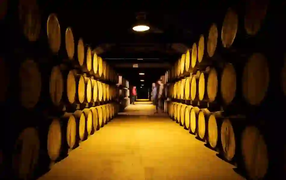 irishwhiskeystory-jamesondistillery-herov1