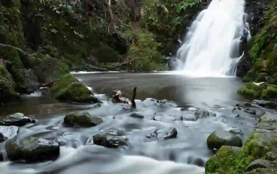 10secretspots-glenoewaterfall-herov1