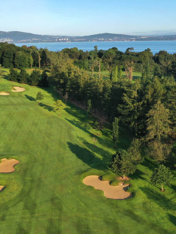 Il golf a Belfast e dintorni offre campi da golf panoramici e una vivace vita cittadina, rendendolo perfetto per una pausa di tre giorni dedicata al golf.