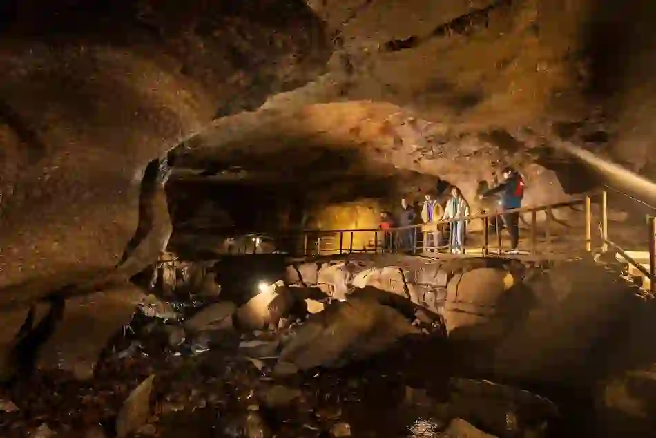 marble-arch-caves-fermanagh-cavern-bg