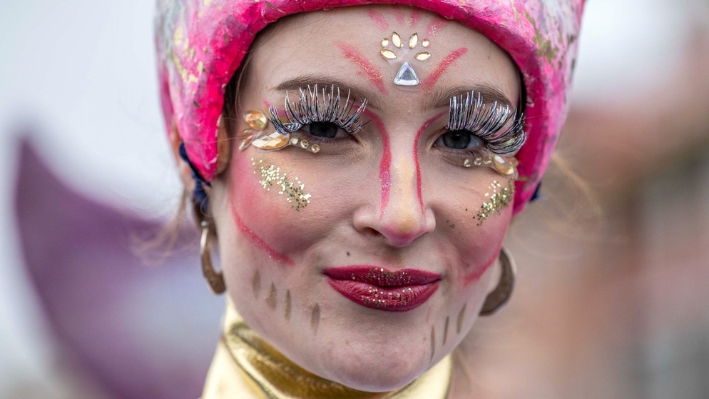 st-patricks-festival-dublin-performer-close-up