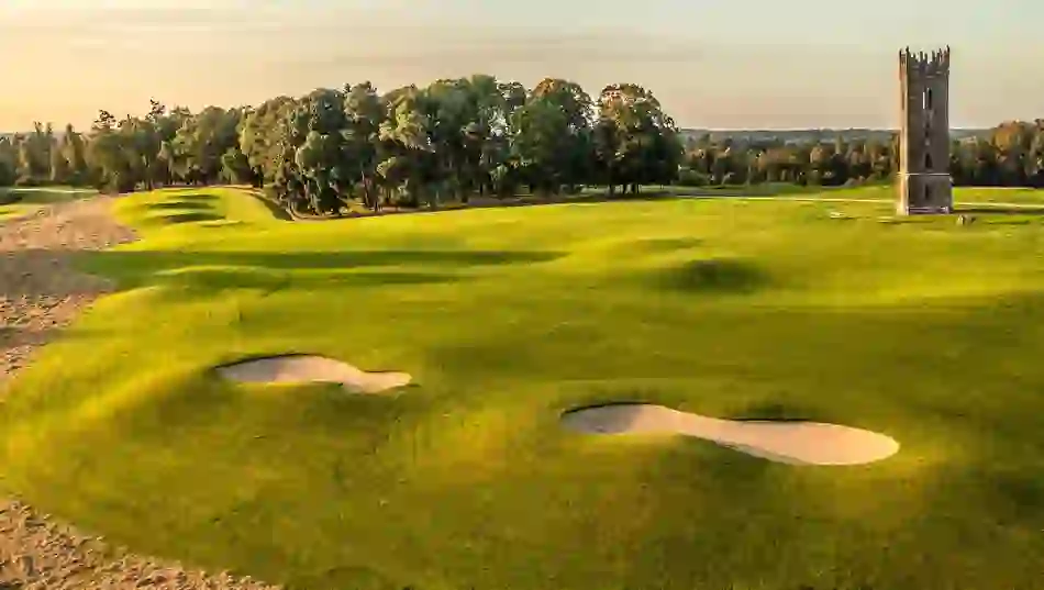 Carton House Golf Club dans le comté de Kildare avec des fairways de championnat et une tour historique.