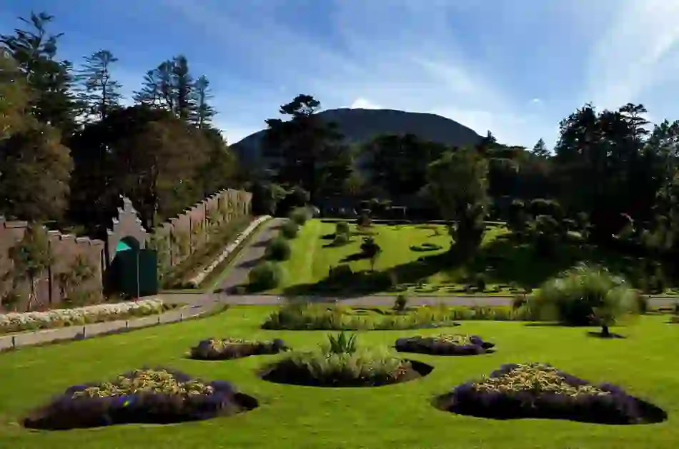 Walled-gardens-bg-Kylemore-Abbey-cms