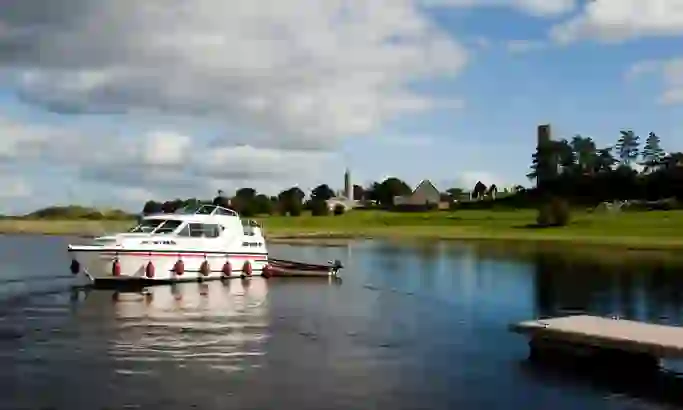 cruising-in-ireland-inspire-bg-loug-erne
