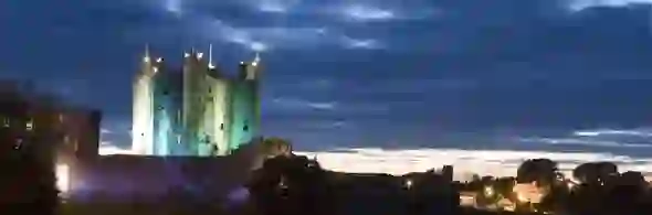 puca-halloween-festival-strip-trim-castle
