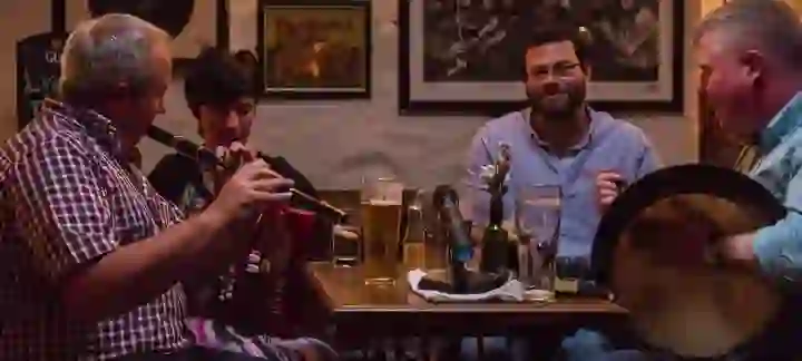 trad-pubs-clare-bg